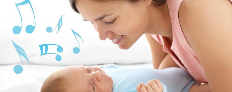 ЗАЩО Е ВАЖНО ДА ПЕЕМ ПЕСНИЧКИ И РАЗКАЗВАМЕ ПРИКАЗКИ НА БЕБЕТО?